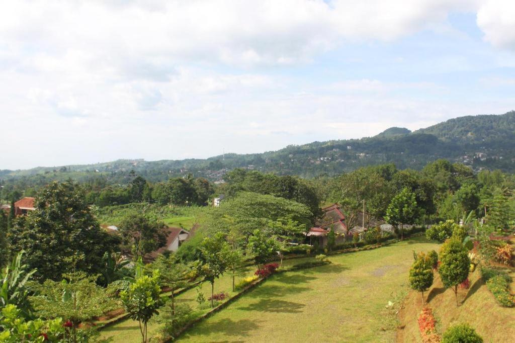Graha Widjaja Hotel Puncak Exterior foto